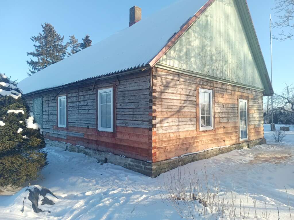 Majale planeeritava terrassi jaoks tuli üks aken ukseks ümber ehitada. Laetala sai vahetatud terves ulatuses ühes tükis. Pikkus siis 10 meetrit.
The post Palgiv