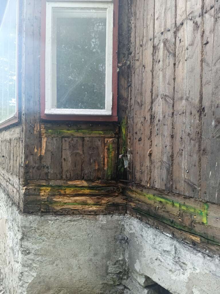 Kahjustunud osad sai välja vahetatud Vahetatud said ka ülemised kahjustatud palgid.
The post Püstpalkmaja palgivahetustööd appeared first on Palgitööd.